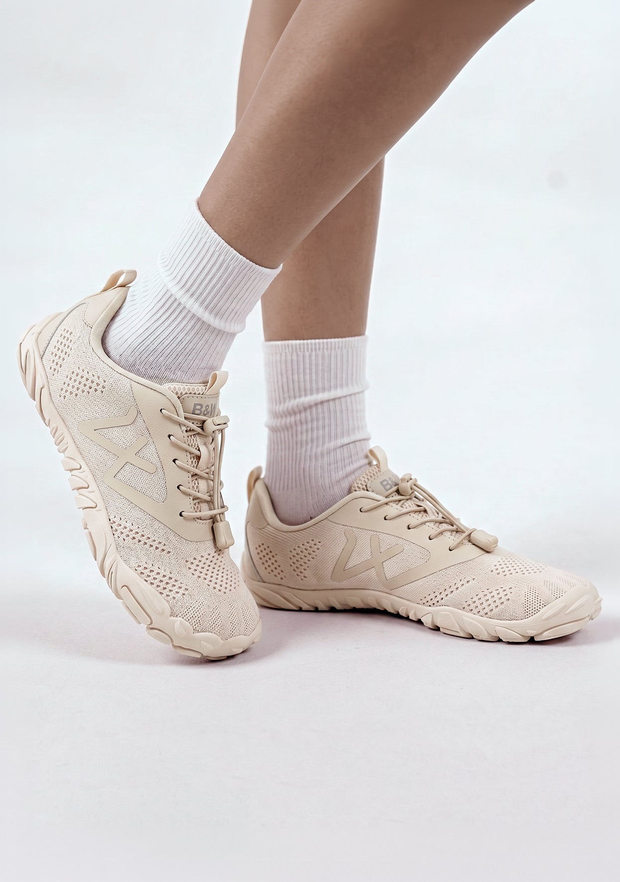 Beige canvas minimalist fitness shoes