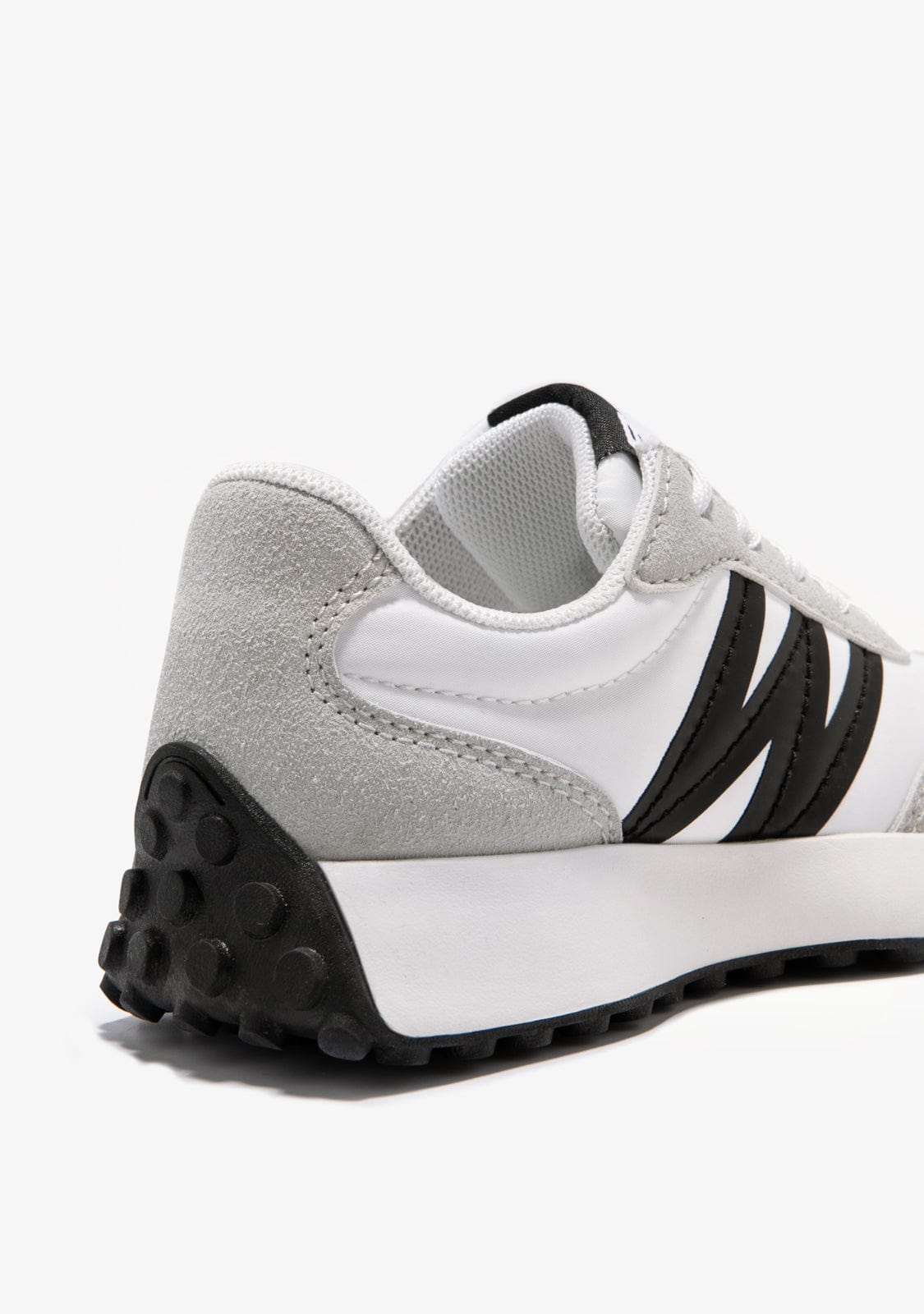 SNEAKERS BLACK / WHITE